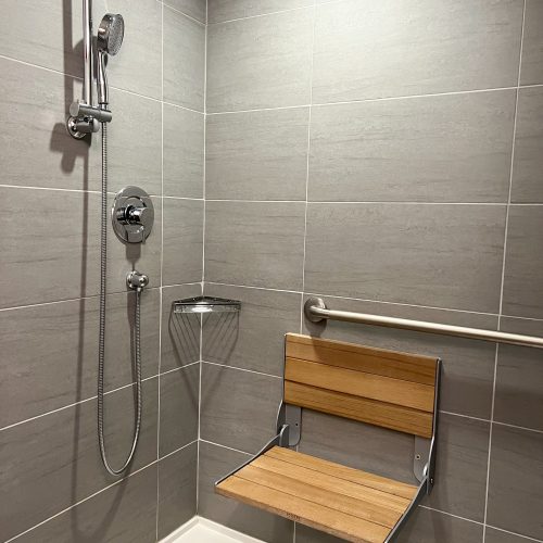 One Queen Accessible Room - Shower